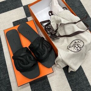 BNIB Hermes Aloha Sandals - Black 39